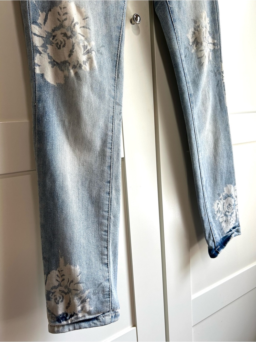 Free People Magnolia Print Light Wash Skinny Ankle Jeans, size 26 - Picture 7 of 16